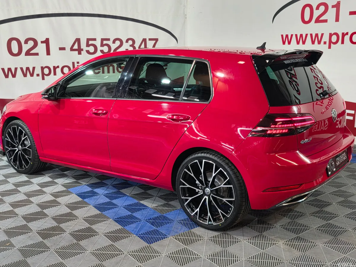Volkswagen Golf Hatchback, Petrol, 2018, Red