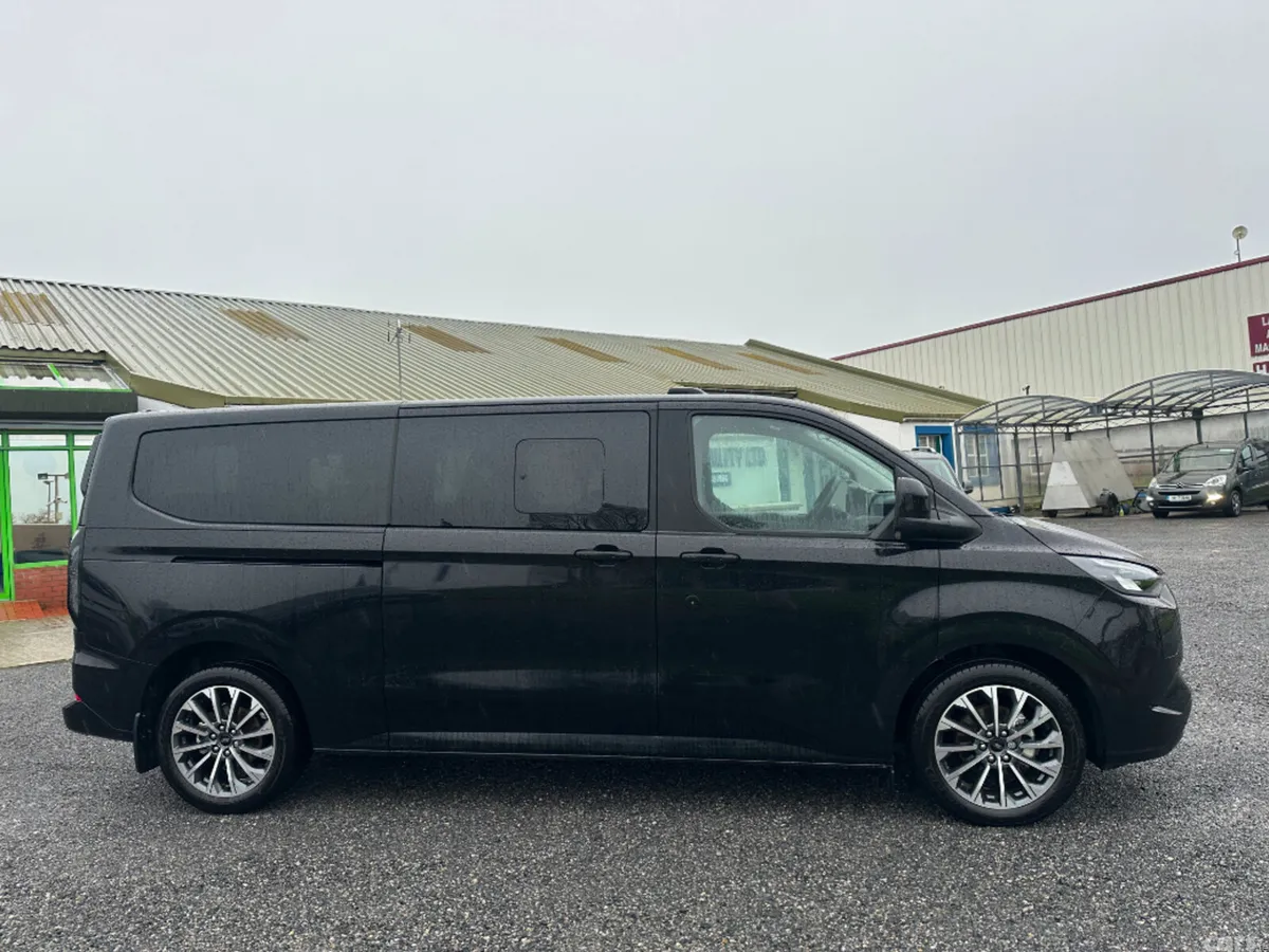 Ford Tourneo Custom MPV, Petrol Plug-in Hybrid, 2027, Grey