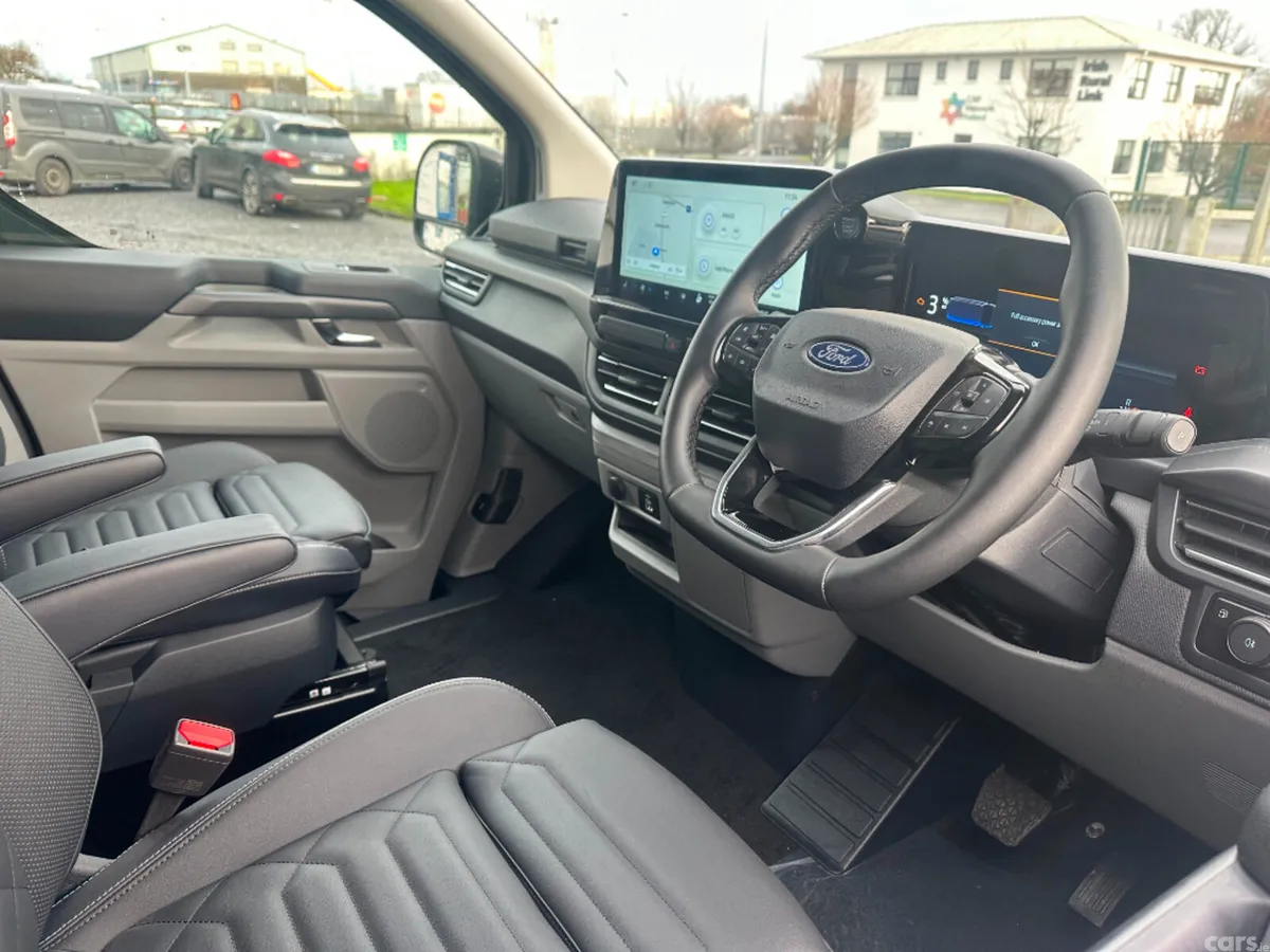 Ford Tourneo Custom MPV, Petrol Plug-in Hybrid, 2027, Grey