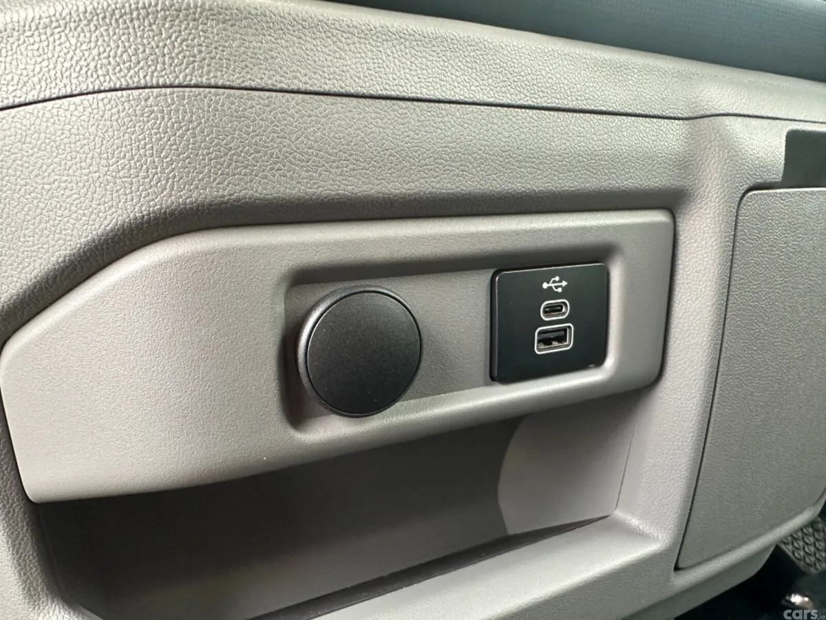 Ford Tourneo Custom MPV, Petrol Plug-in Hybrid, 2027, Grey