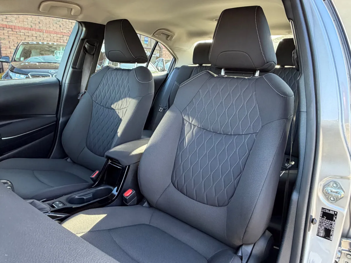 Toyota Corolla Saloon, Petrol Hybrid, 2022, Grey