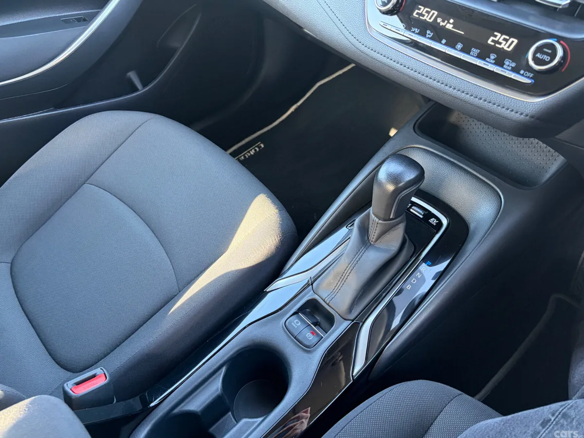 Toyota Corolla Saloon, Petrol Hybrid, 2022, Grey