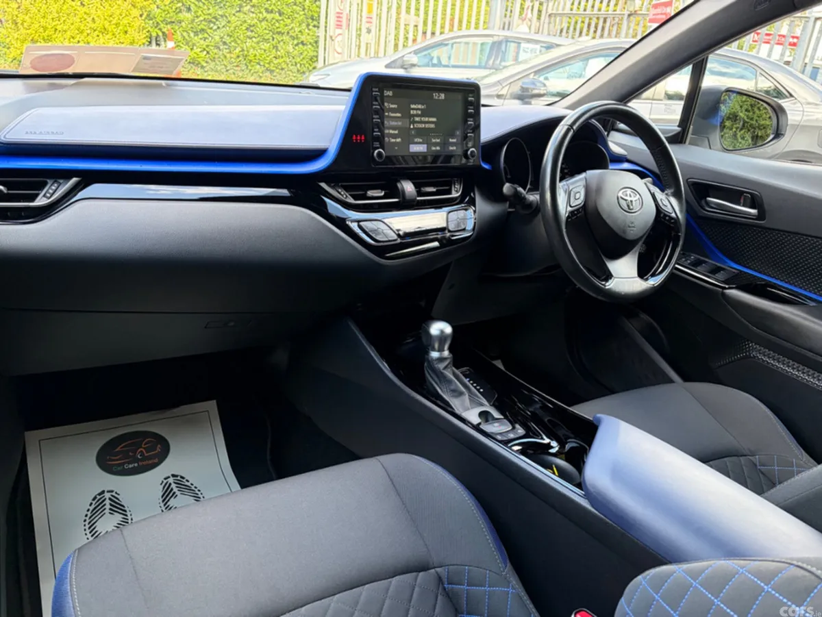 Toyota C-HR SUV, Petrol Hybrid, 2020, White