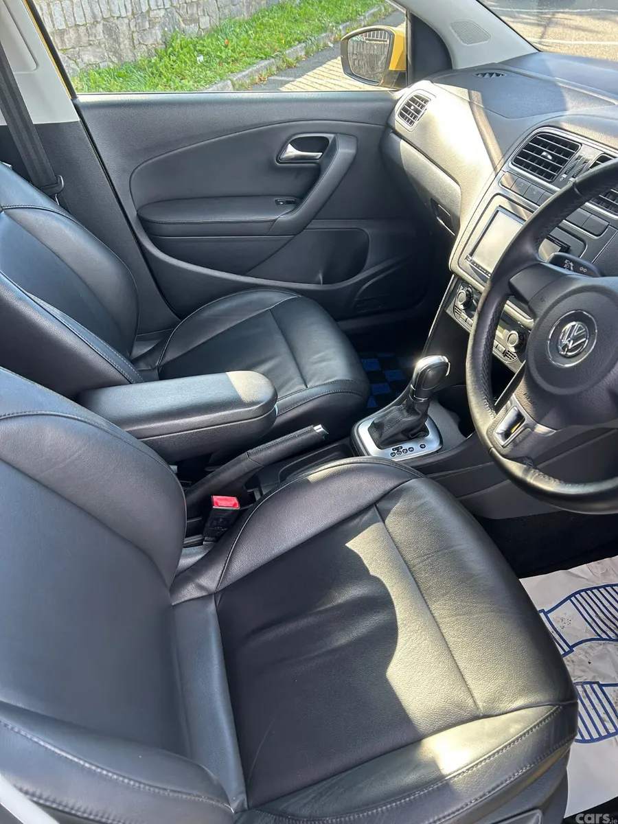 Volkswagen Polo Hatchback, Petrol, 2011, Yellow