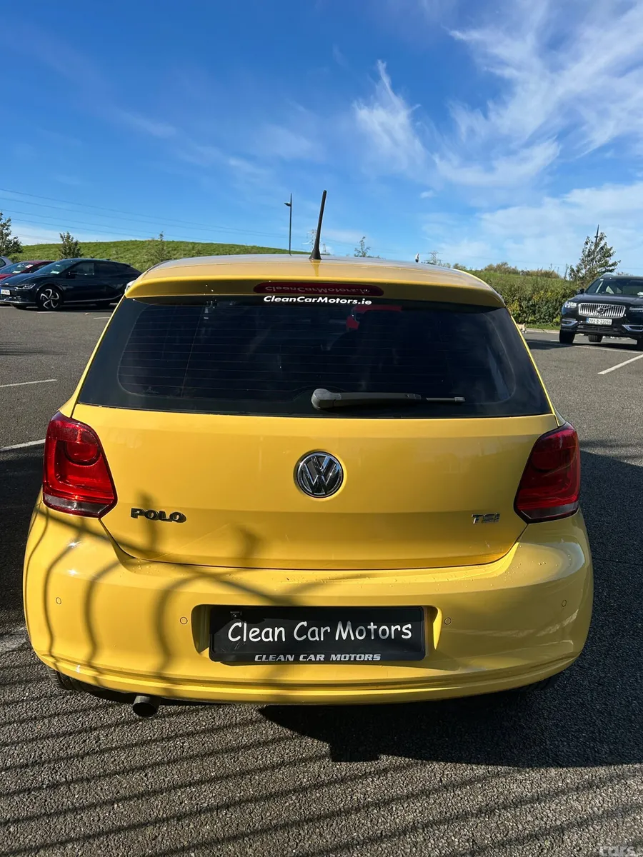 Volkswagen Polo Hatchback, Petrol, 2011, Yellow