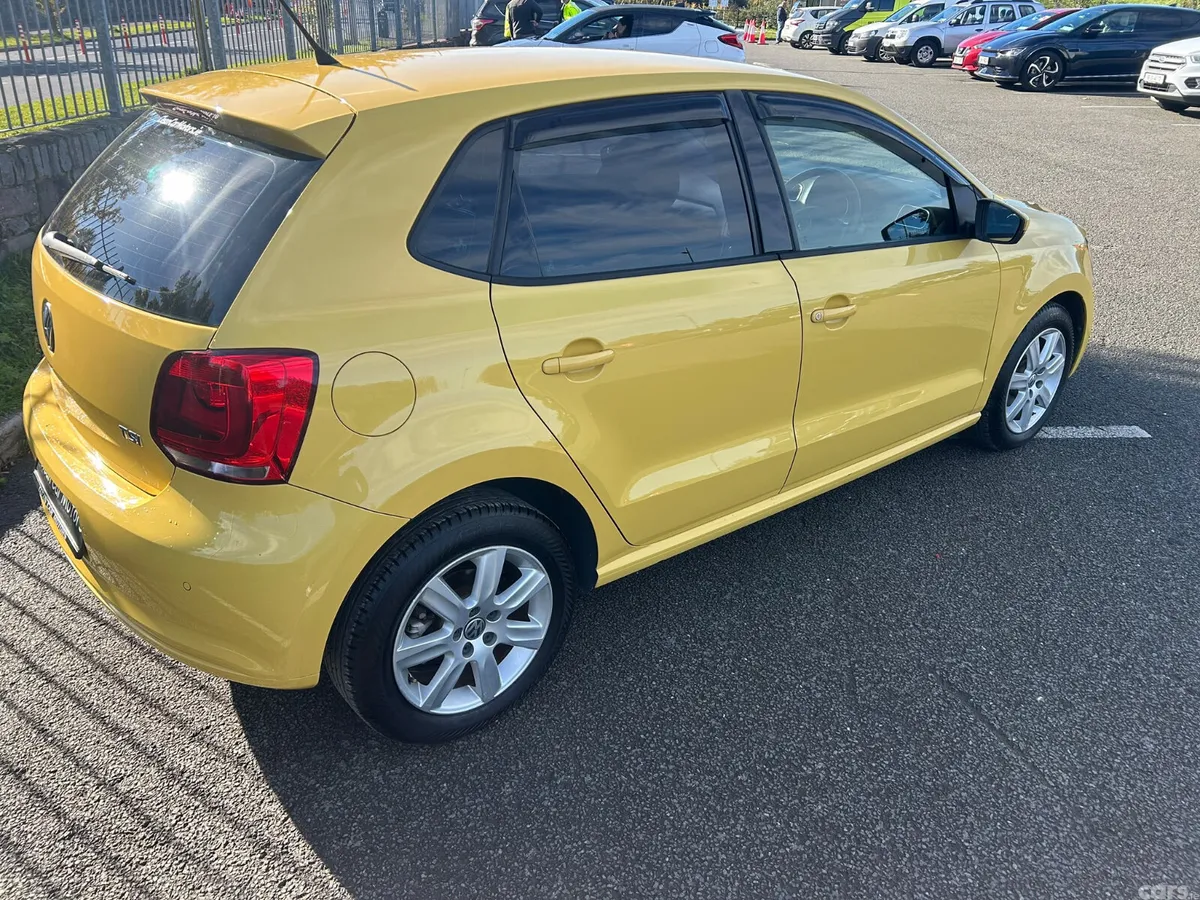 Volkswagen Polo Hatchback, Petrol, 2011, Yellow