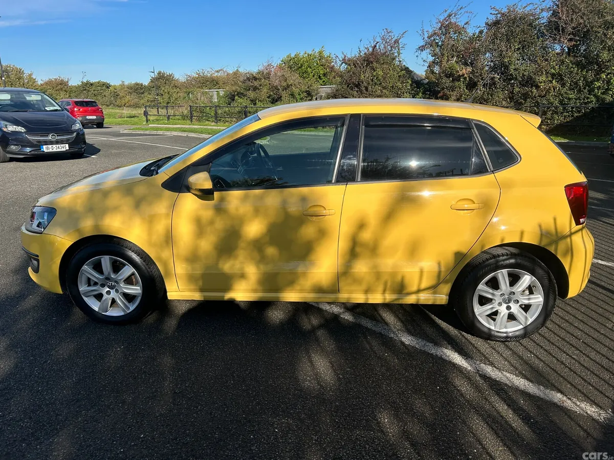 Volkswagen Polo Hatchback, Petrol, 2011, Yellow