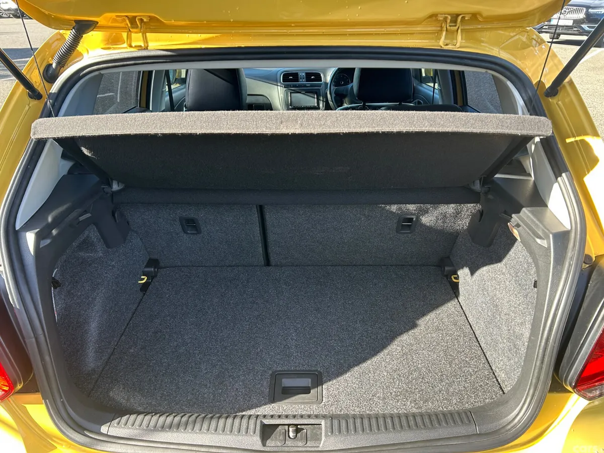 Volkswagen Polo Hatchback, Petrol, 2011, Yellow