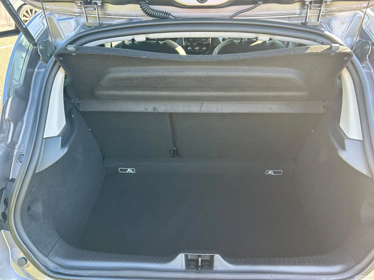 Renault Clio Hatchback, Petrol, 2015, Grey