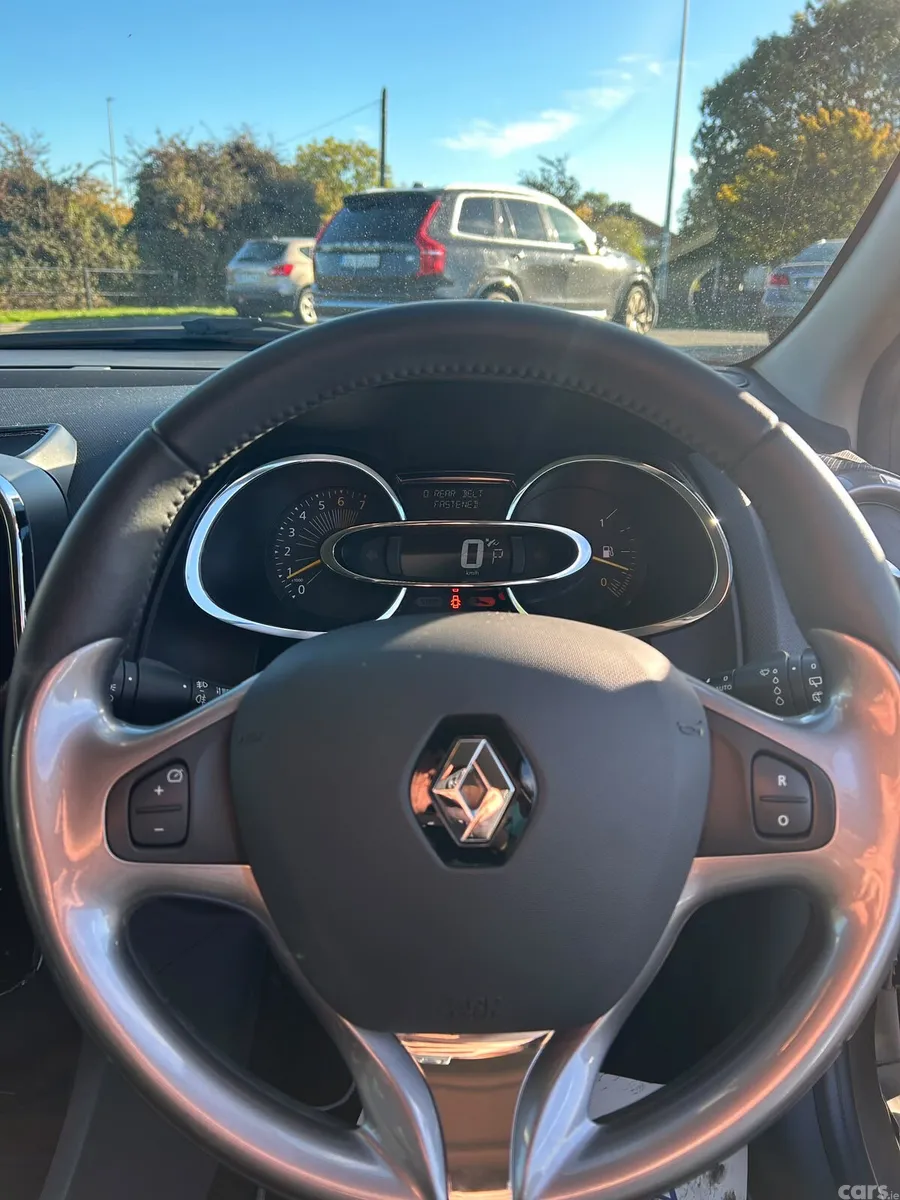Renault Clio Hatchback, Petrol, 2015, Grey