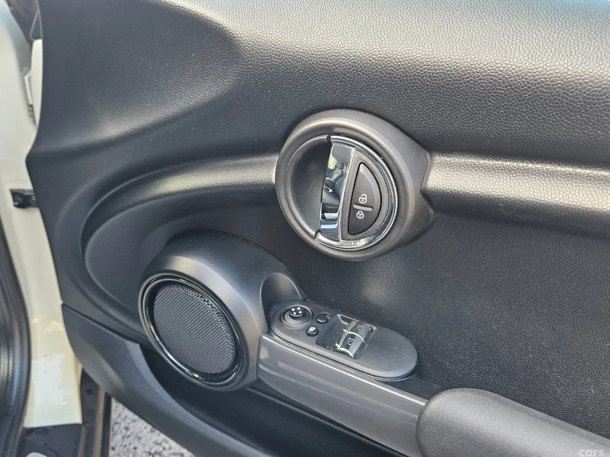 Mini Cooper Hatchback, Diesel, 2019, White