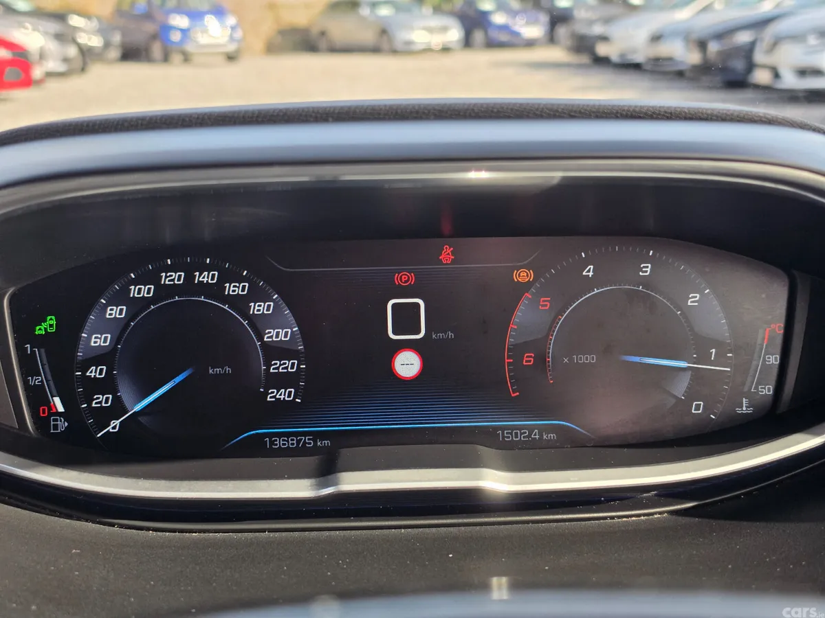 Peugeot 5008 MPV, Diesel, 2018, Grey