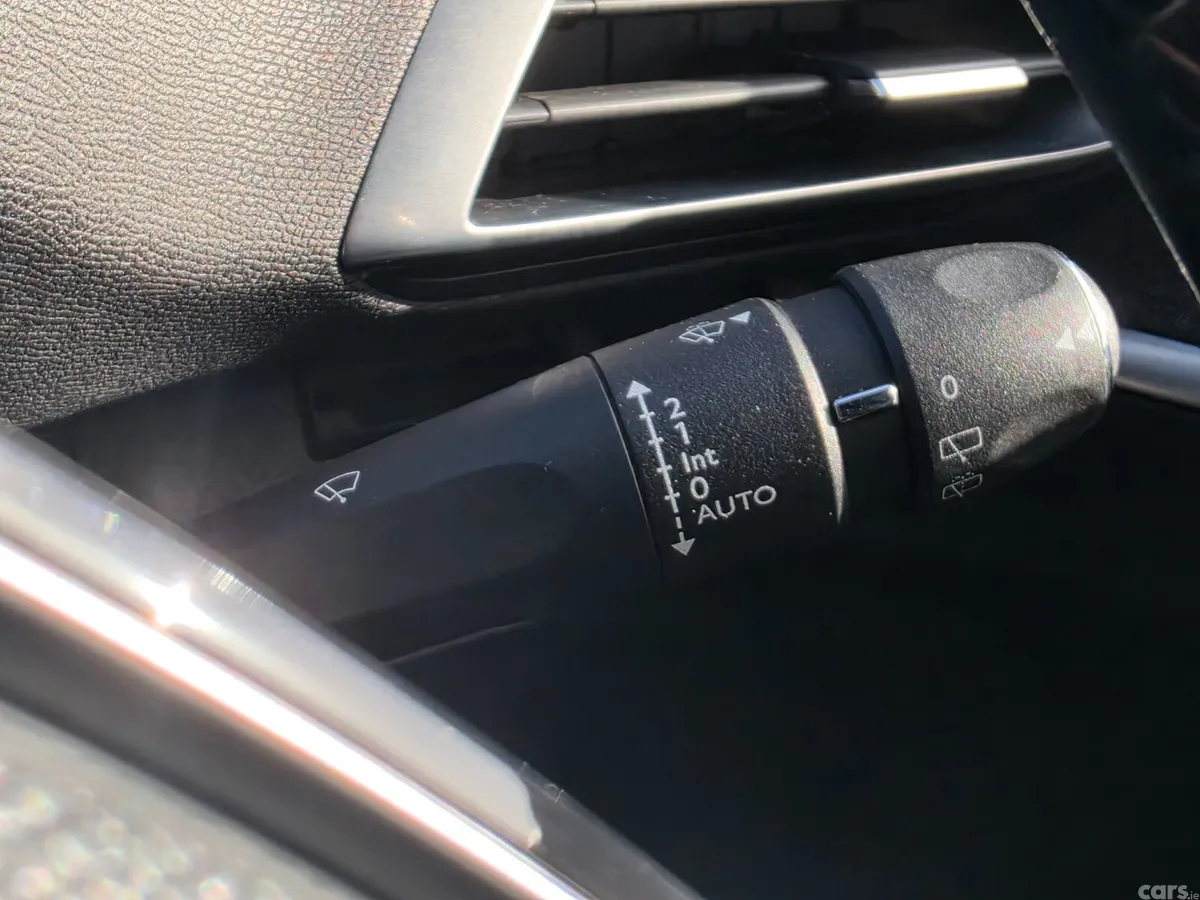 Peugeot 5008 MPV, Diesel, 2018, Grey