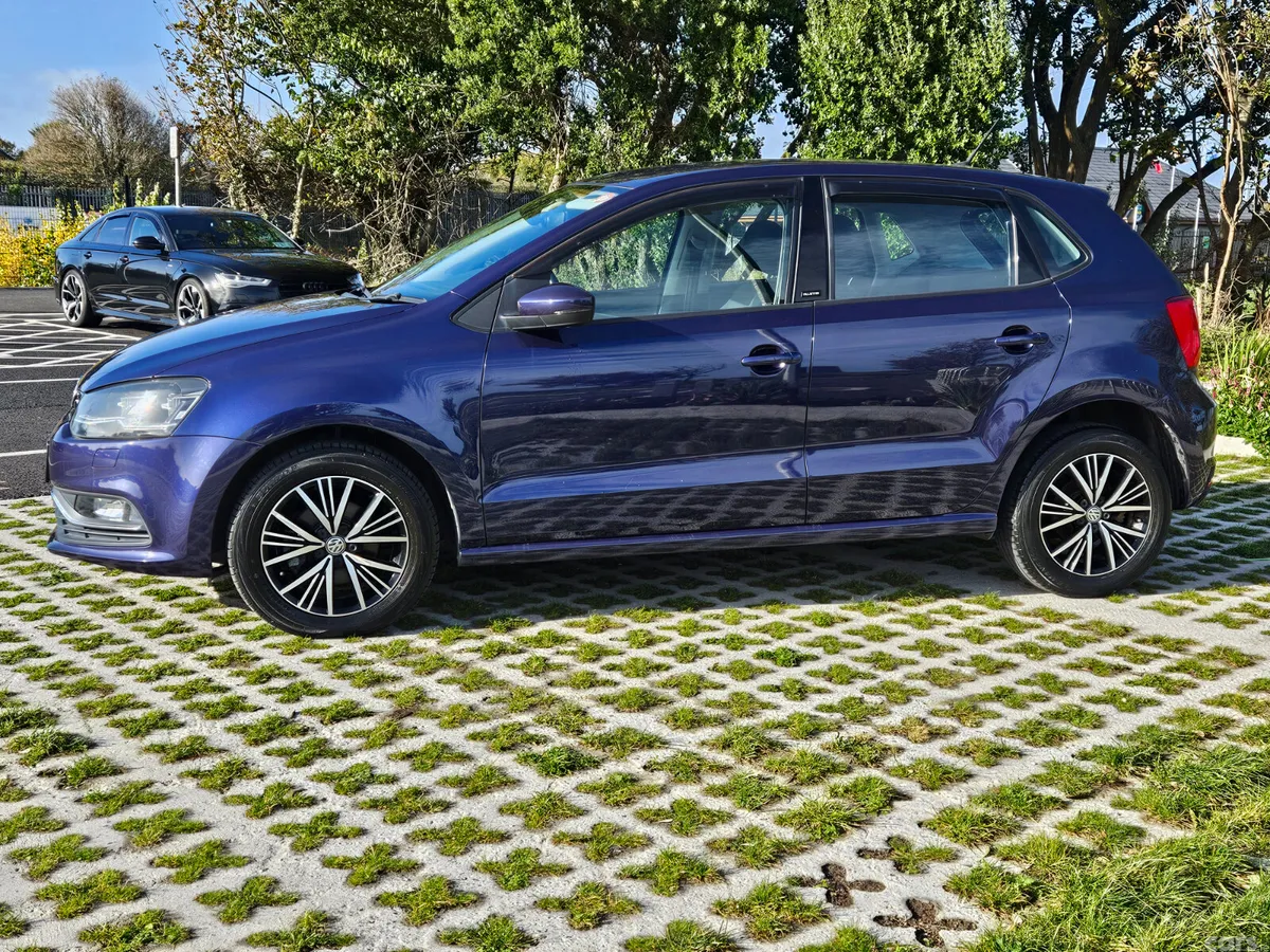 Volkswagen Polo Hatchback, Petrol, 2016, Blue