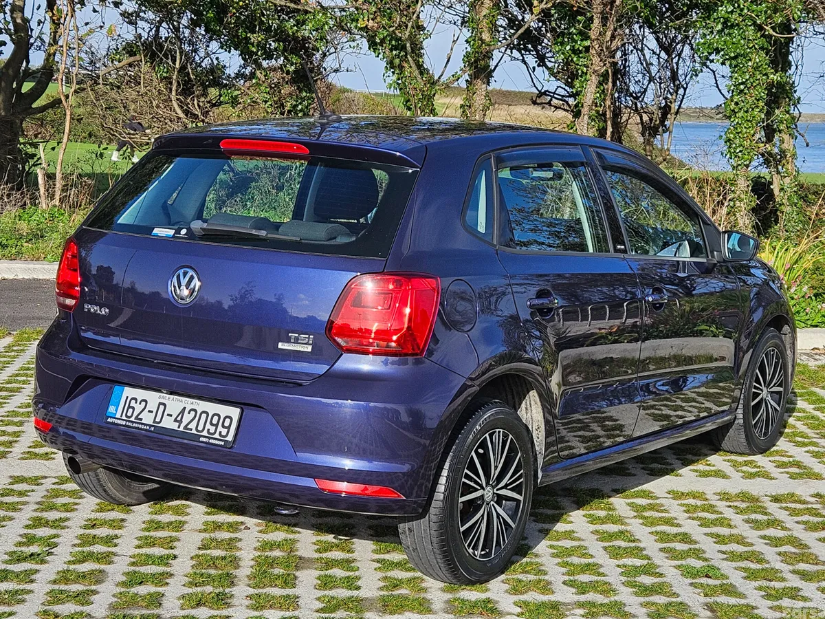 Volkswagen Polo Hatchback, Petrol, 2016, Blue