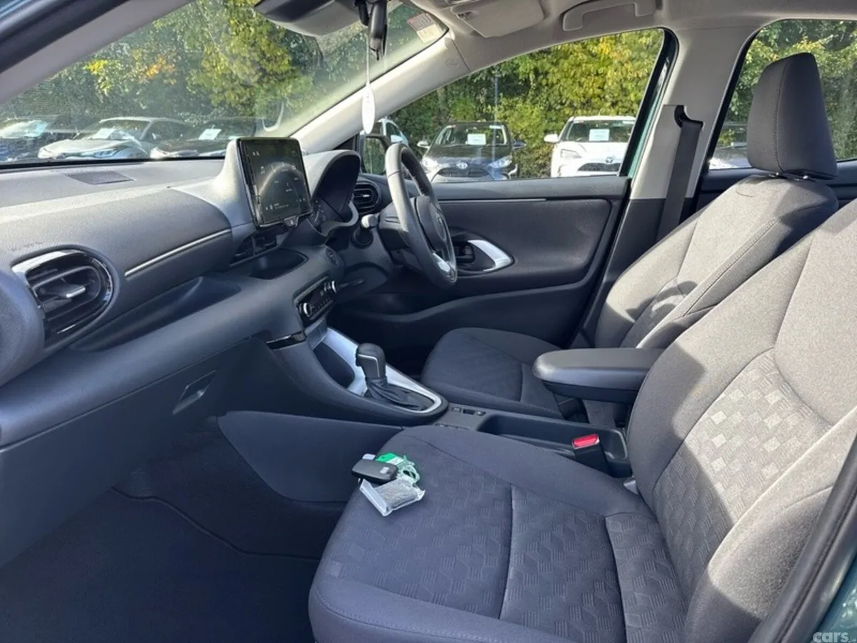Toyota Yaris Hatchback, Petrol Hybrid, 2026, Green
