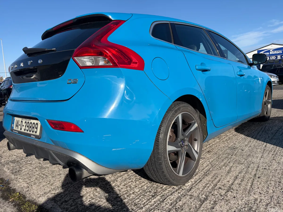 Volvo V40 Hatchback, Diesel, 2014, Blue