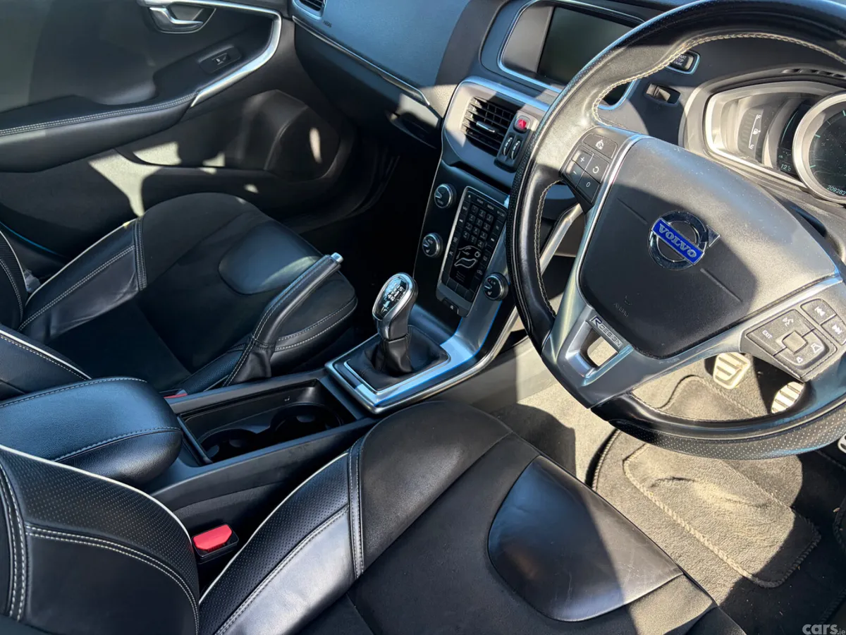 Volvo V40 Hatchback, Diesel, 2014, Blue