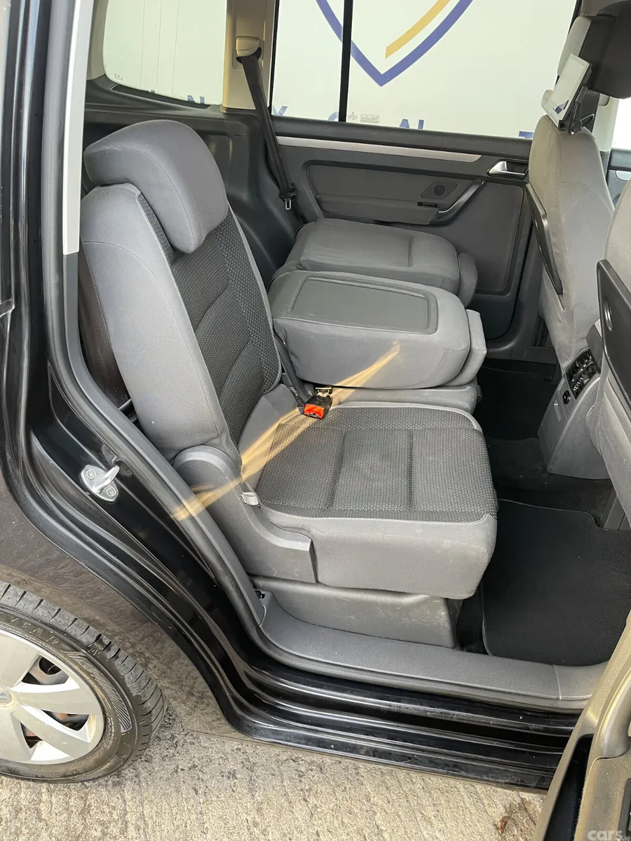 Volkswagen Touran MPV, Petrol, 2013, Black