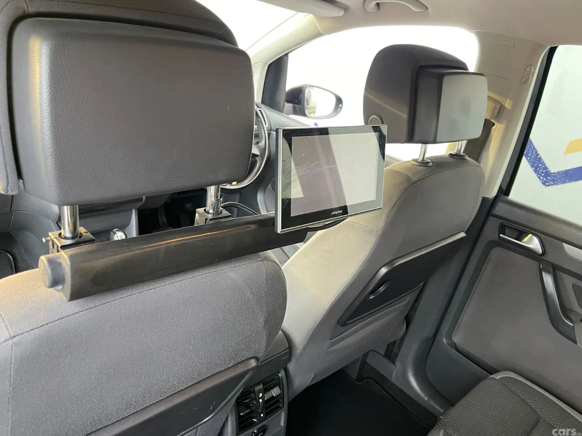 Volkswagen Touran MPV, Petrol, 2013, Black