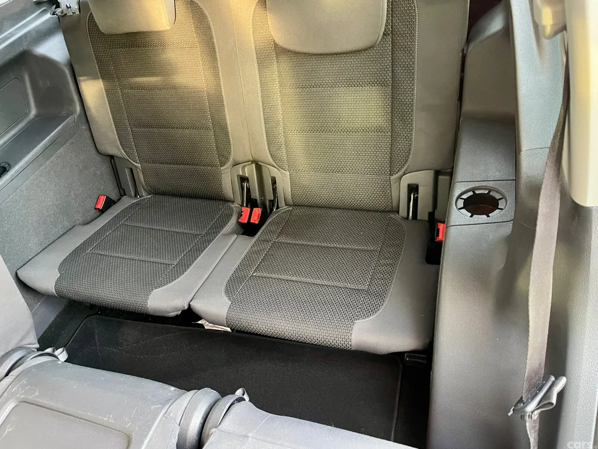 Volkswagen Touran MPV, Petrol, 2013, Black