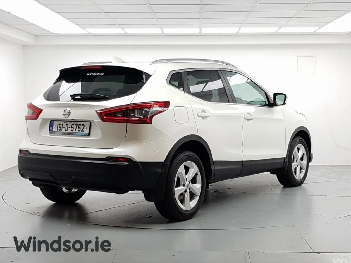 Nissan Qashqai MPV, Petrol, 2019, White