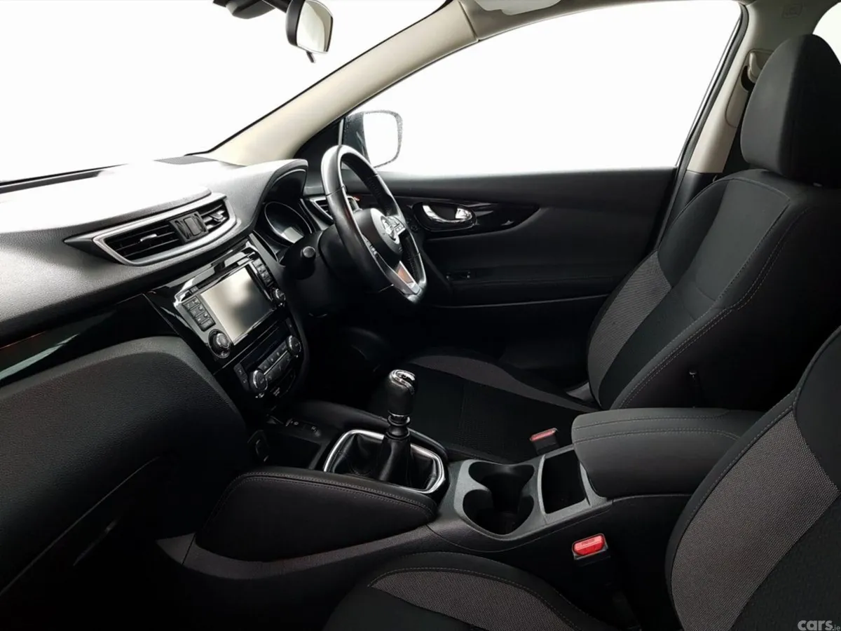 Nissan Qashqai MPV, Petrol, 2019, White
