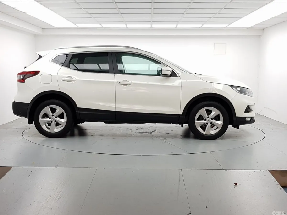 Nissan Qashqai MPV, Petrol, 2019, White