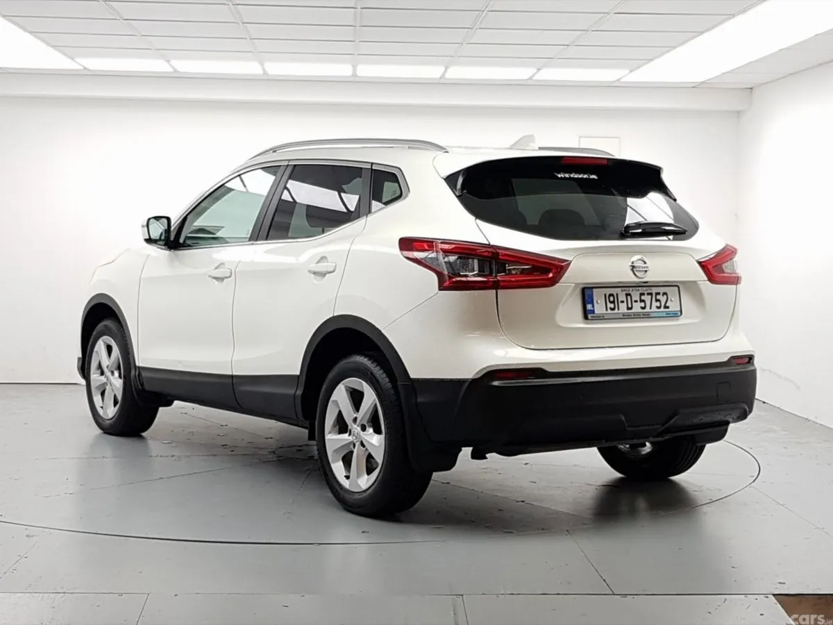 Nissan Qashqai MPV, Petrol, 2019, White