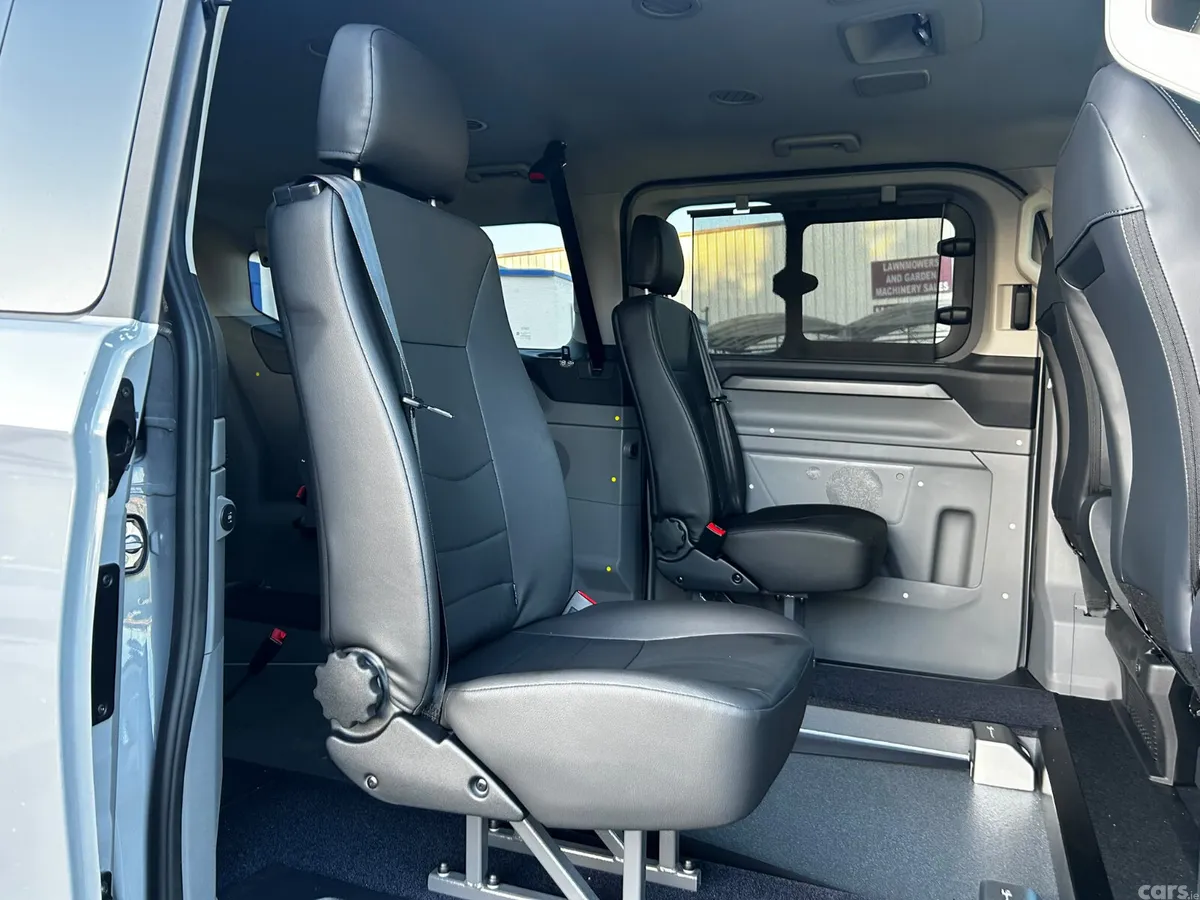 Ford Tourneo Custom MPV, Petrol Plug-in Hybrid, 2027, Grey