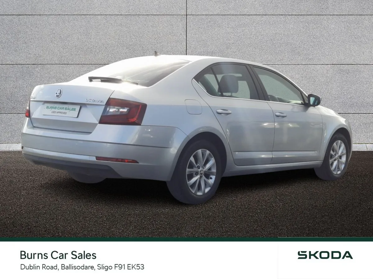 Skoda Octavia Saloon, Petrol, 2020, Grey