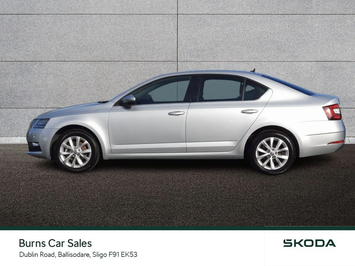 Skoda Octavia Saloon, Petrol, 2020, Grey