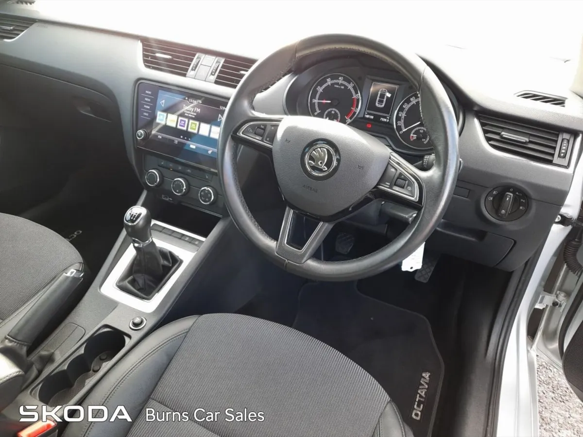Skoda Octavia Saloon, Petrol, 2020, Grey