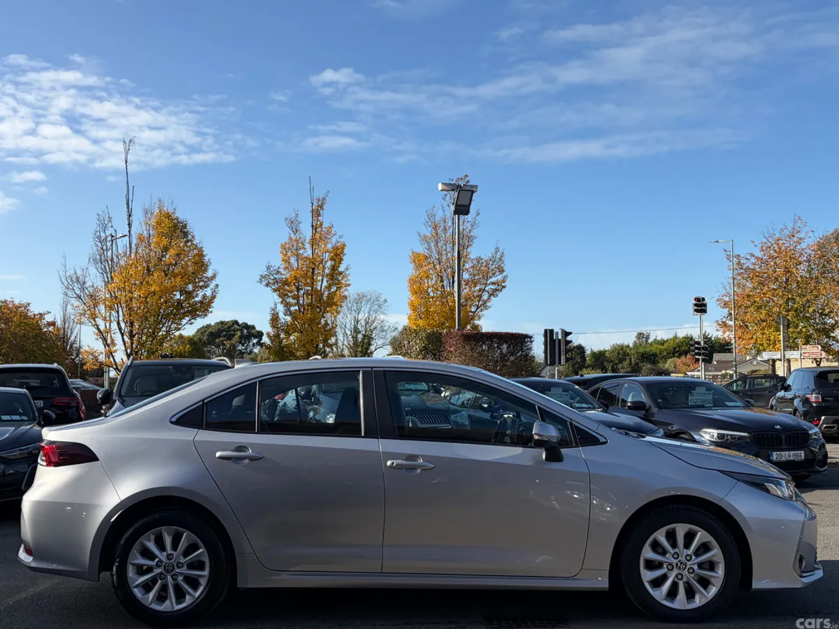 Toyota Corolla Saloon, Petrol Hybrid, 2022, Grey