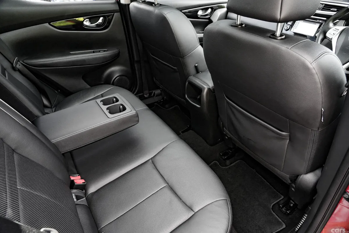 Nissan Qashqai SUV, Diesel, 2017, Red