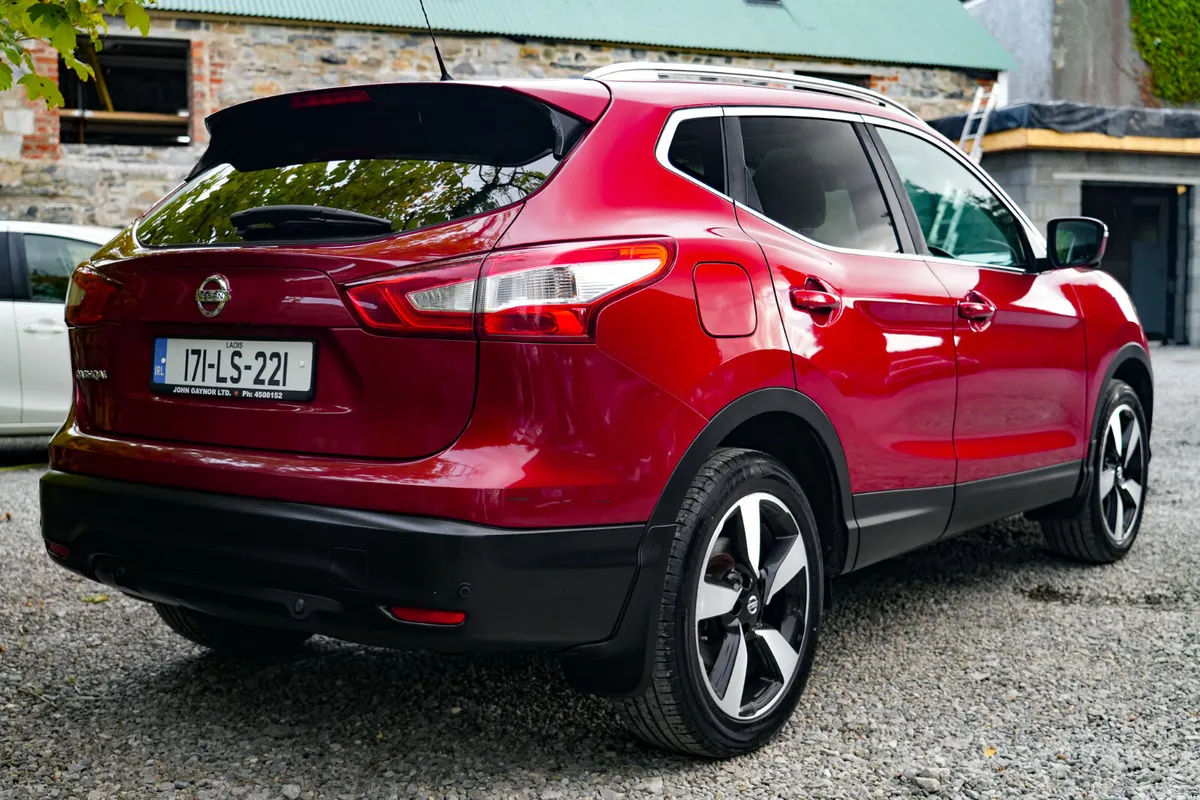 Nissan Qashqai SUV, Diesel, 2017, Red