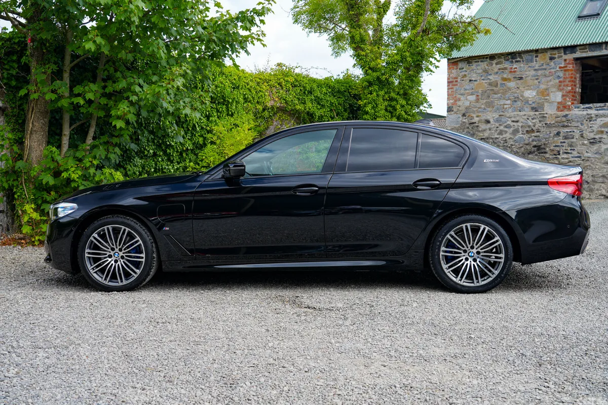 BMW 5-Series Saloon, Petrol Plug-in Hybrid, 2018, Black