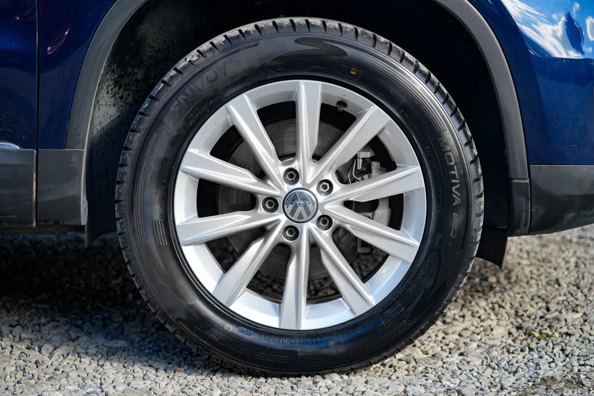 Volkswagen Tiguan SUV, Petrol, 2014, Blue