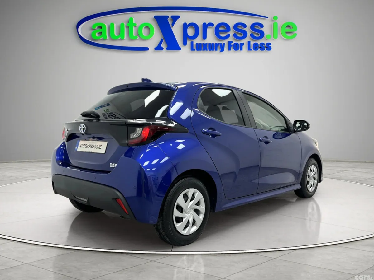 Toyota Yaris Hatchback, Petrol Hybrid, 2021, Blue