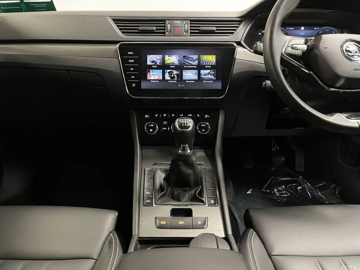 Skoda Superb Saloon, Diesel, 2023, Blue
