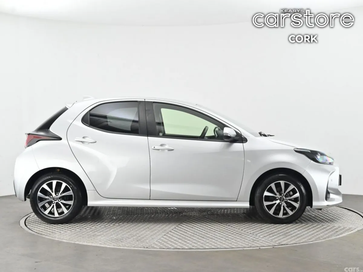Toyota Yaris Hatchback, Petrol Hybrid, 2021, Silver