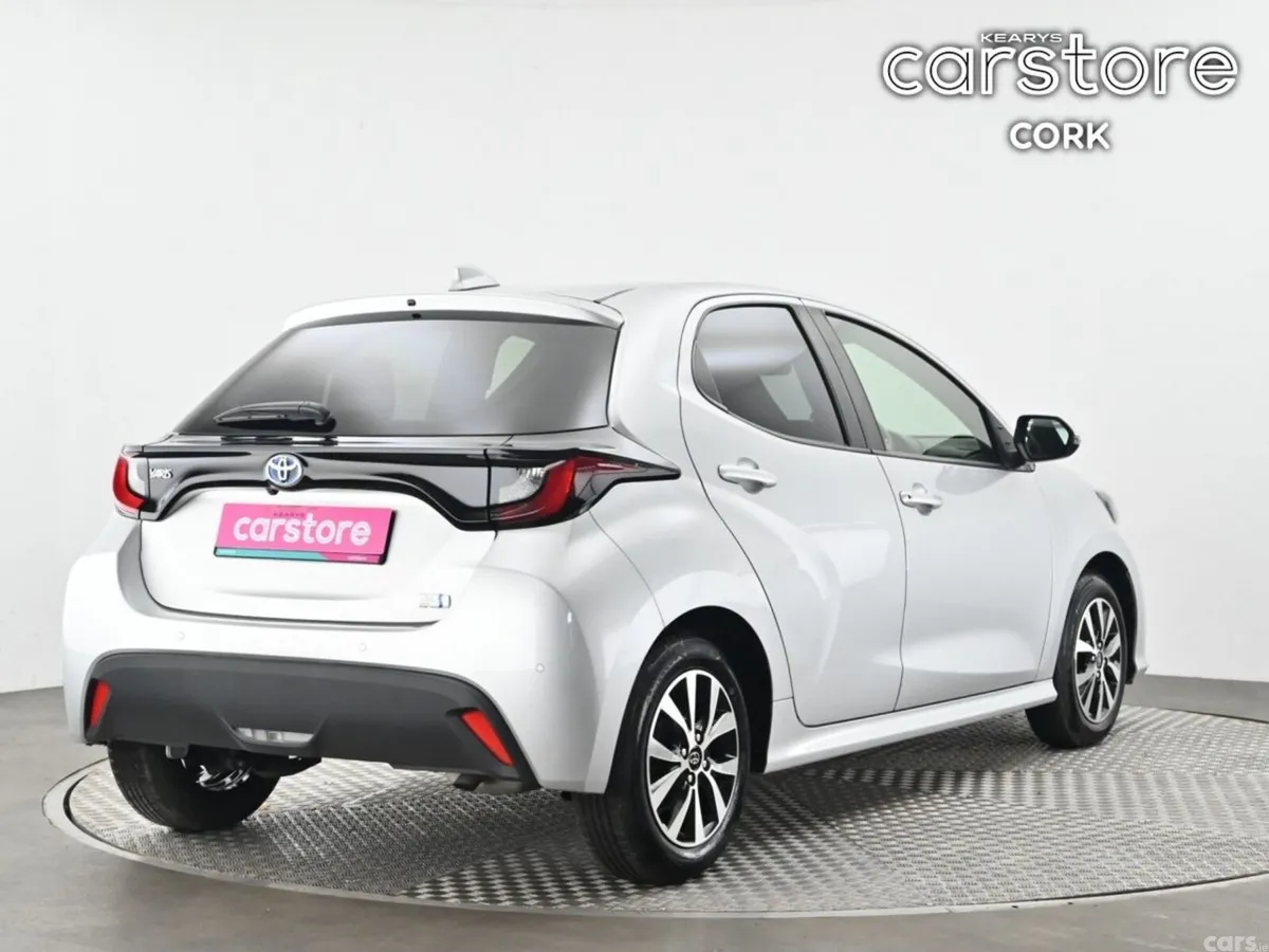 Toyota Yaris Hatchback, Petrol Hybrid, 2021, Silver
