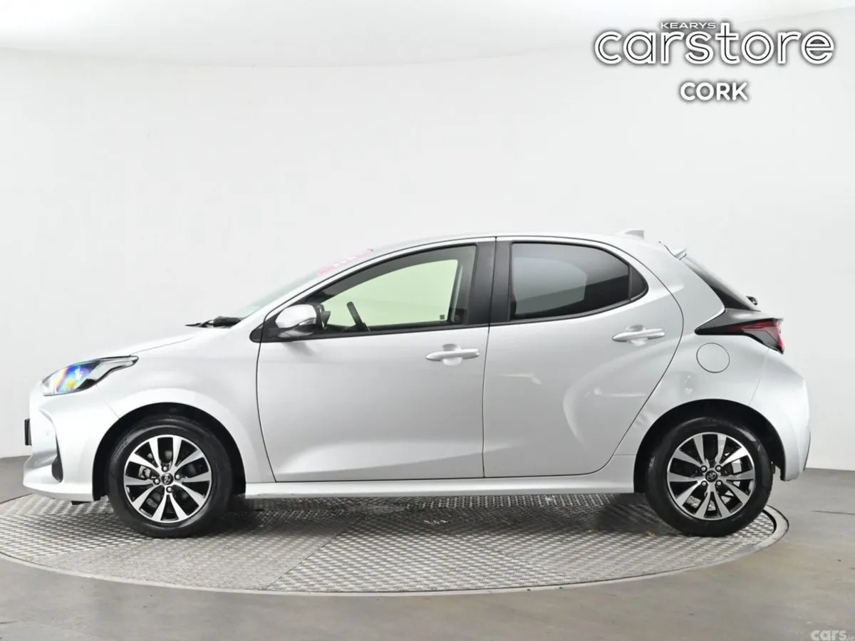 Toyota Yaris Hatchback, Petrol Hybrid, 2021, Silver
