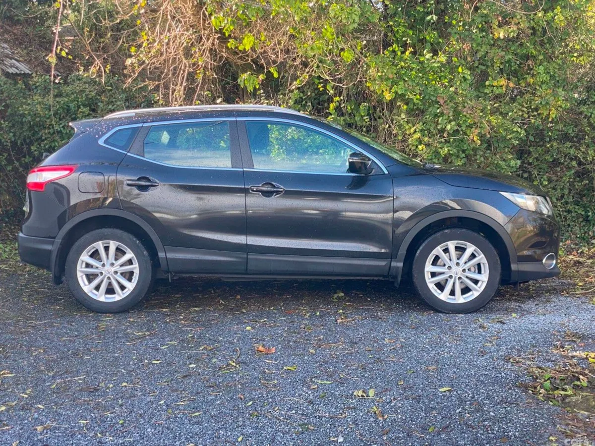 Nissan Qashqai SUV, Diesel, 2016, Black