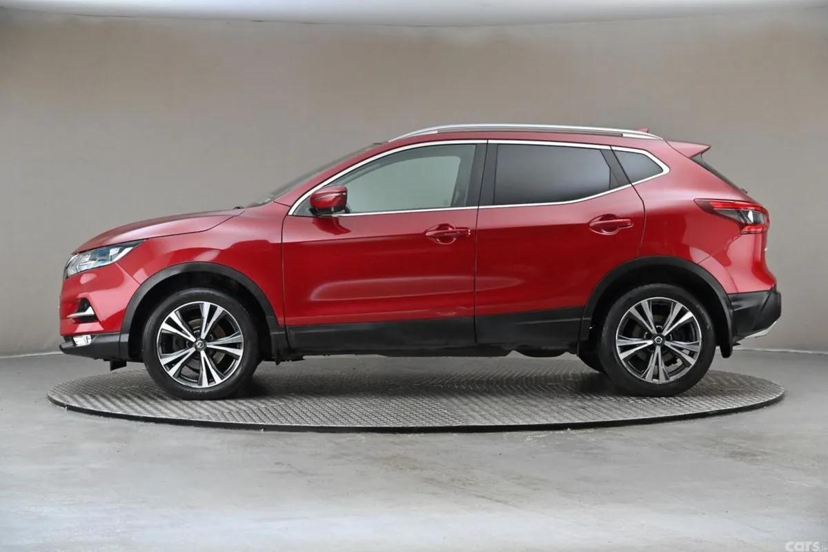 Nissan Qashqai SUV, Petrol, 2018, Red