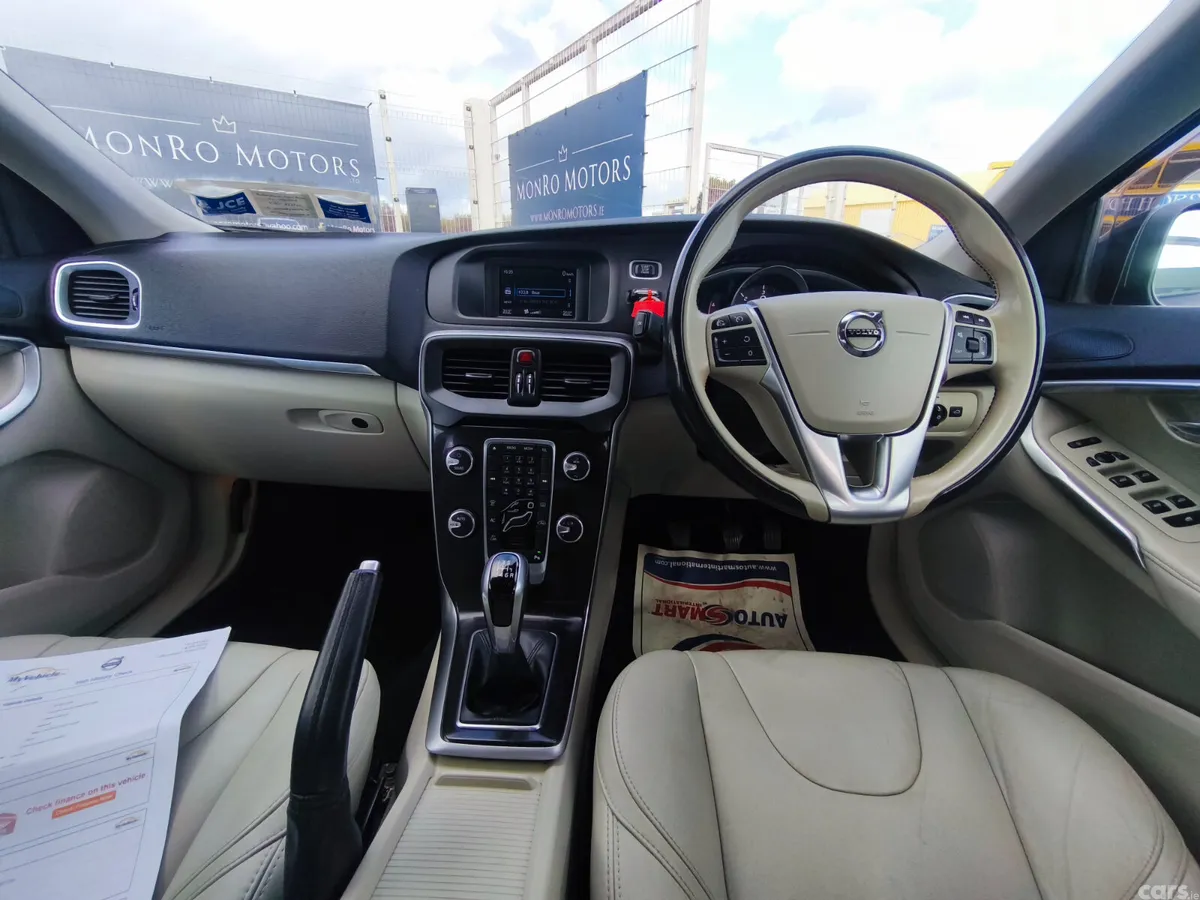 Volvo V40 Hatchback, Diesel, 2018, Blue