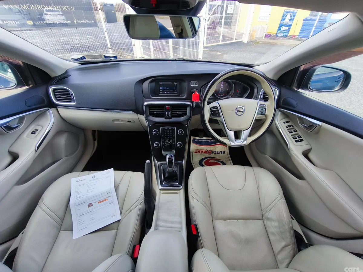 Volvo V40 Hatchback, Diesel, 2018, Blue