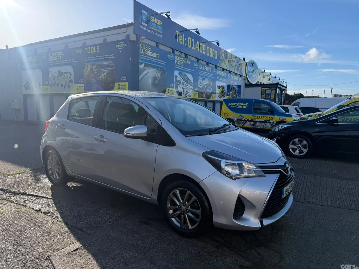 Toyota Yaris Hatchback, Petrol, 2016, Silver