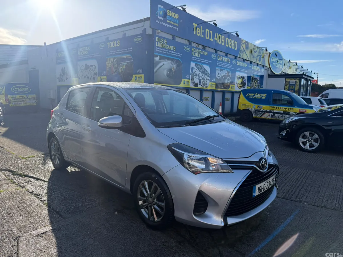Toyota Yaris Hatchback, Petrol, 2016, Silver
