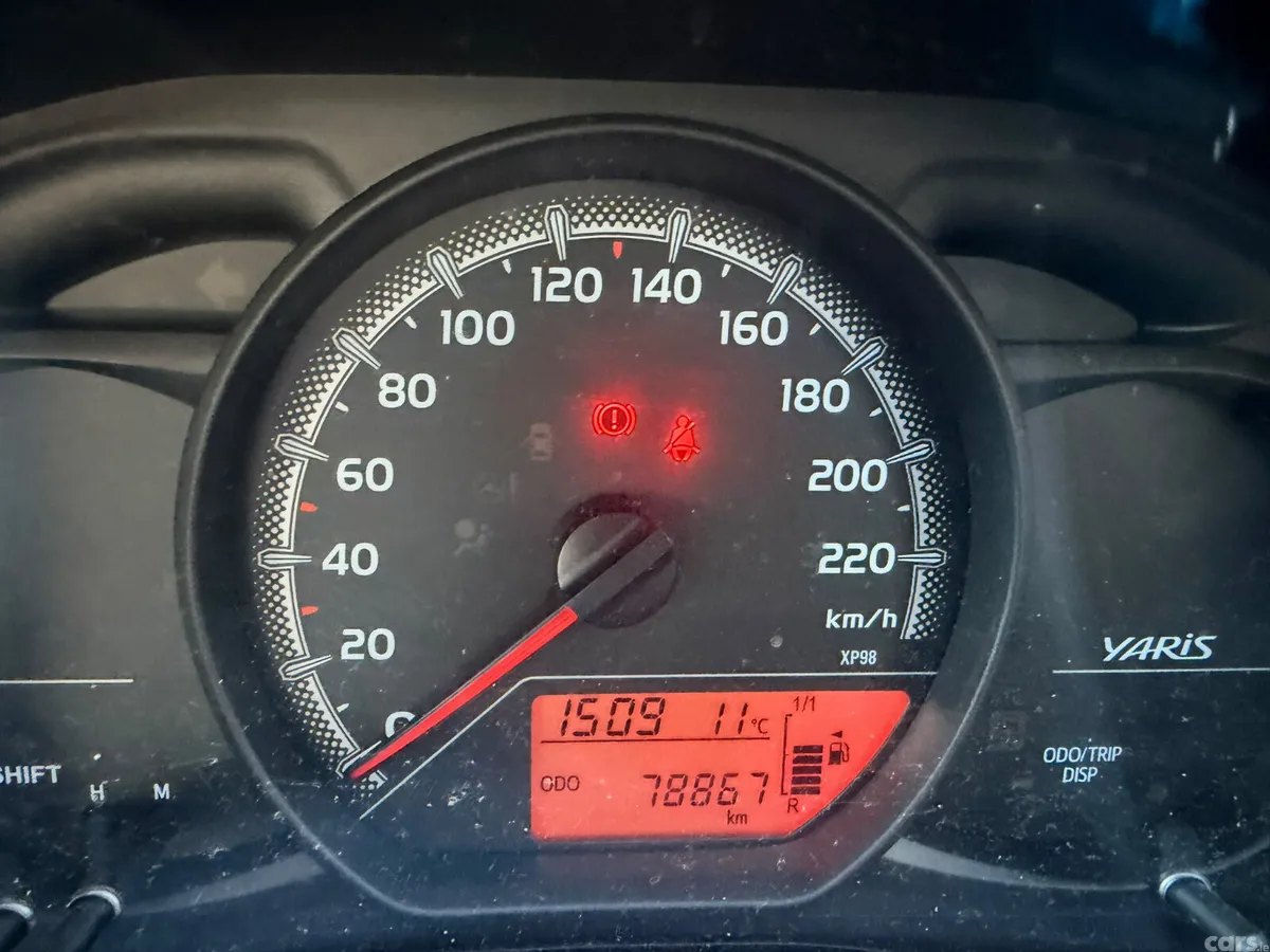 Toyota Yaris Hatchback, Petrol, 2016, Silver